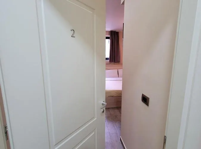 21-rooms Couette-café Tirana