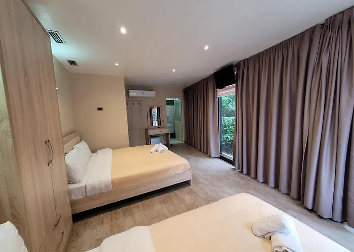 21-rooms Couette-café Tirana