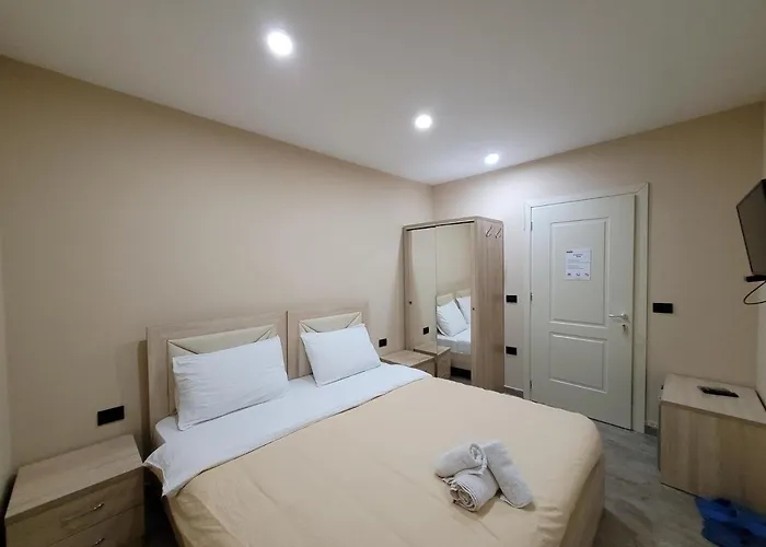 Couette-café 21-rooms Tirana