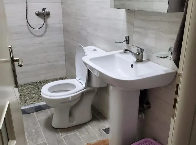 21-rooms Couette-café Tirana